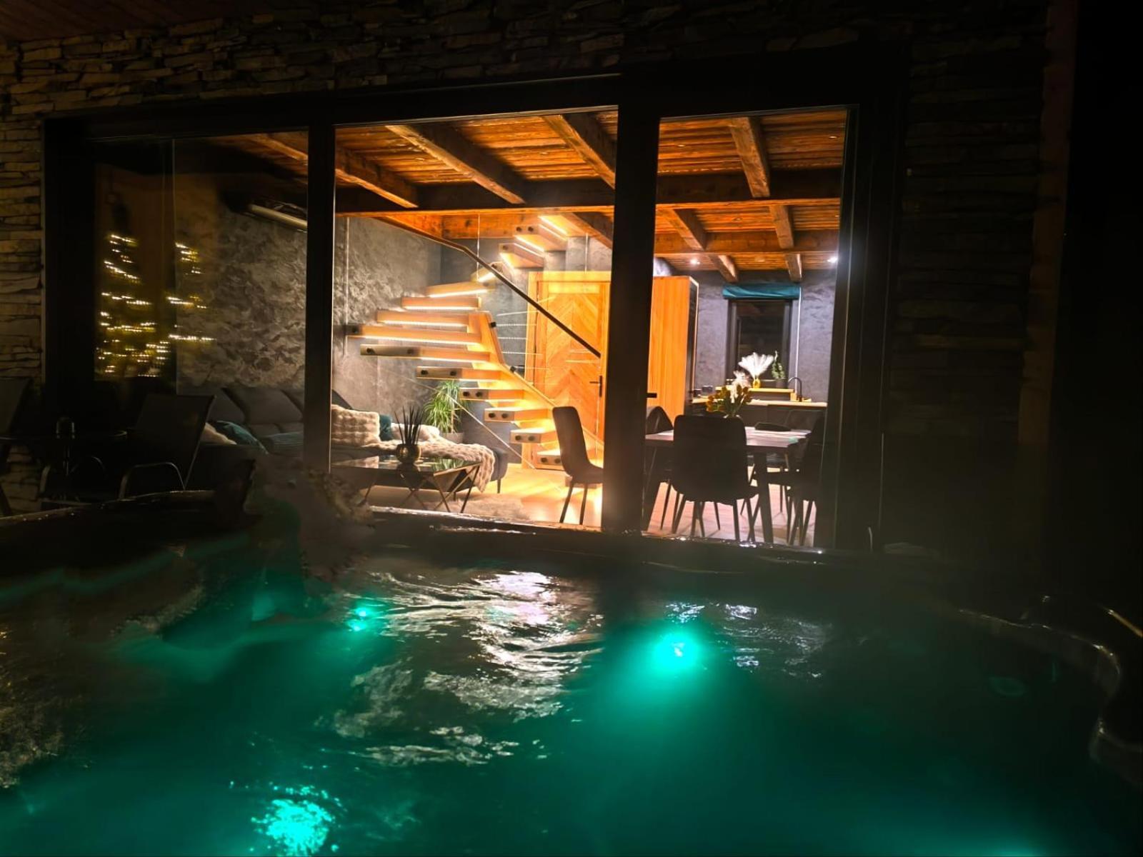 Holiday home Tatra Homes Z Jacuzzi *
